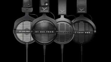Headerbild Blogbeitrag von beyerdynamic, Produktbilder DT 990 PRO, DT 990 PRO X, DT 900 PRO X, DT 1990 PRO MKII